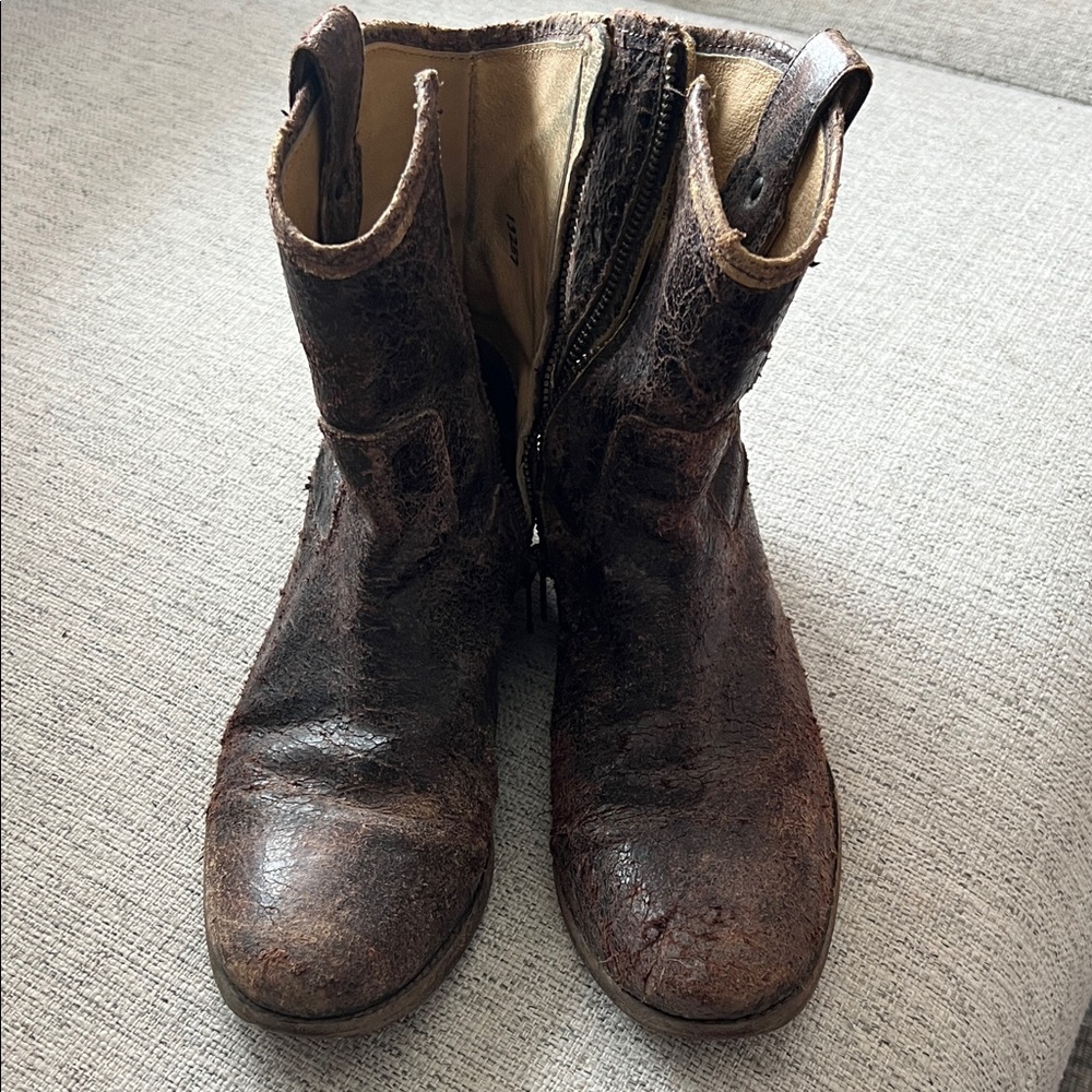 FRYE AND CO. Brown Ankle Boots